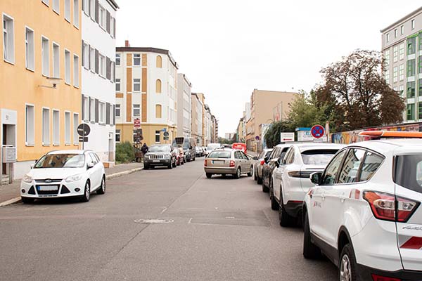 Blick in die Landsberger Straße bei normalen Verkehrsaufkommen zum autofreien Tag in Halle